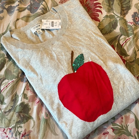 J CREW Size XL Apple Graphic Sweater
100% Cotton Full Sleeve Sequin Leaf $80NEW - Picture 3 of 16